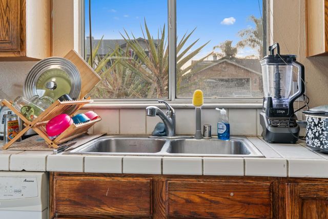 1200 Cannella Ct, Lathrop, CA 95330