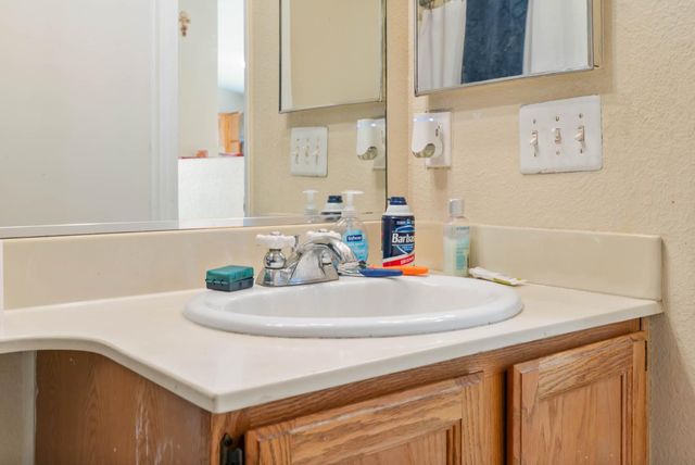 1200 Cannella Ct, Lathrop, CA 95330
