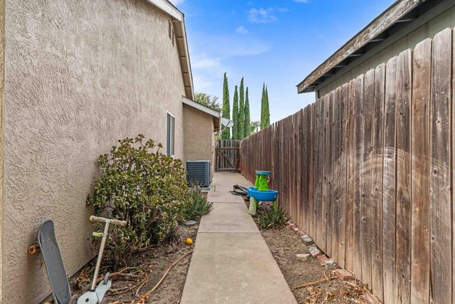 1200 Cannella Ct, Lathrop, CA 95330