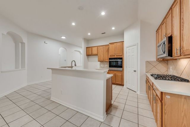 10441 Stoneside Trail, Fort Worth, TX 76244