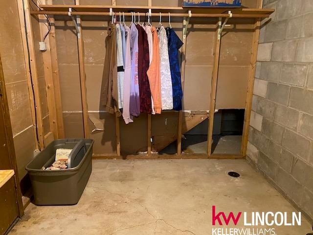 736 W Burt Drive, Lincoln, NE 68521