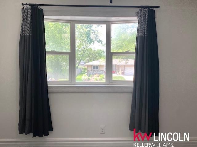 736 W Burt Drive, Lincoln, NE 68521