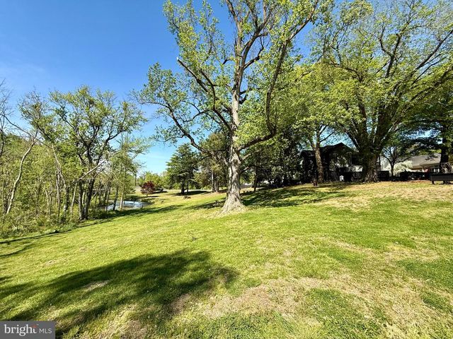 4 S 1ST ST S, Denton, MD 21629