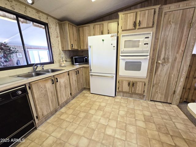 11965 E HENDERSON Road, Dewey, AZ 86327