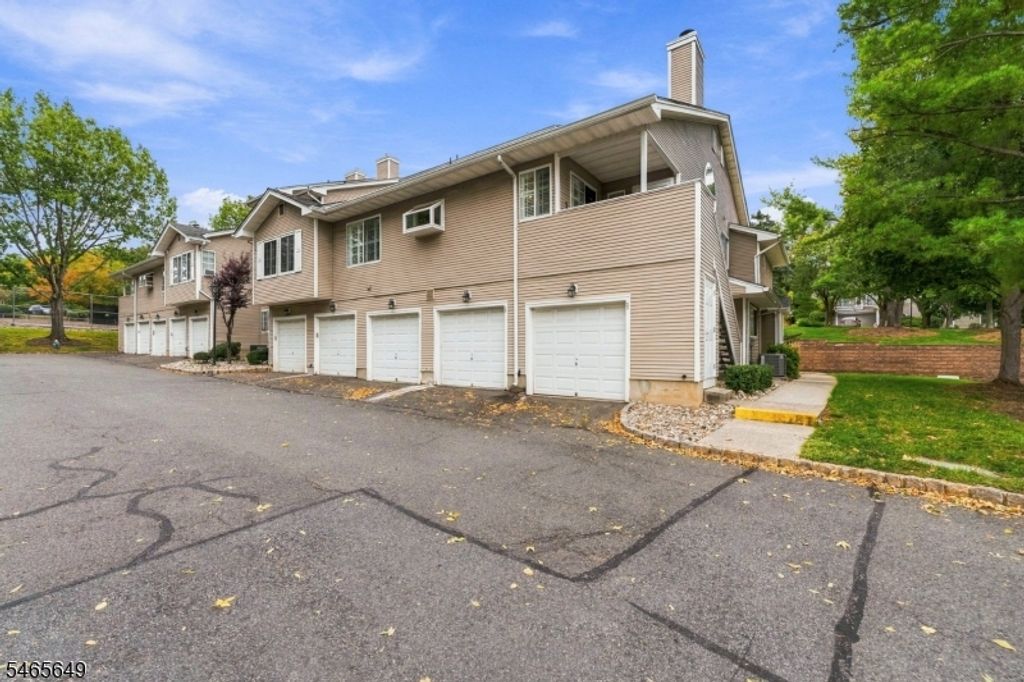56 Bentley Ct, Bedminster Twp., NJ 07921 — exterior