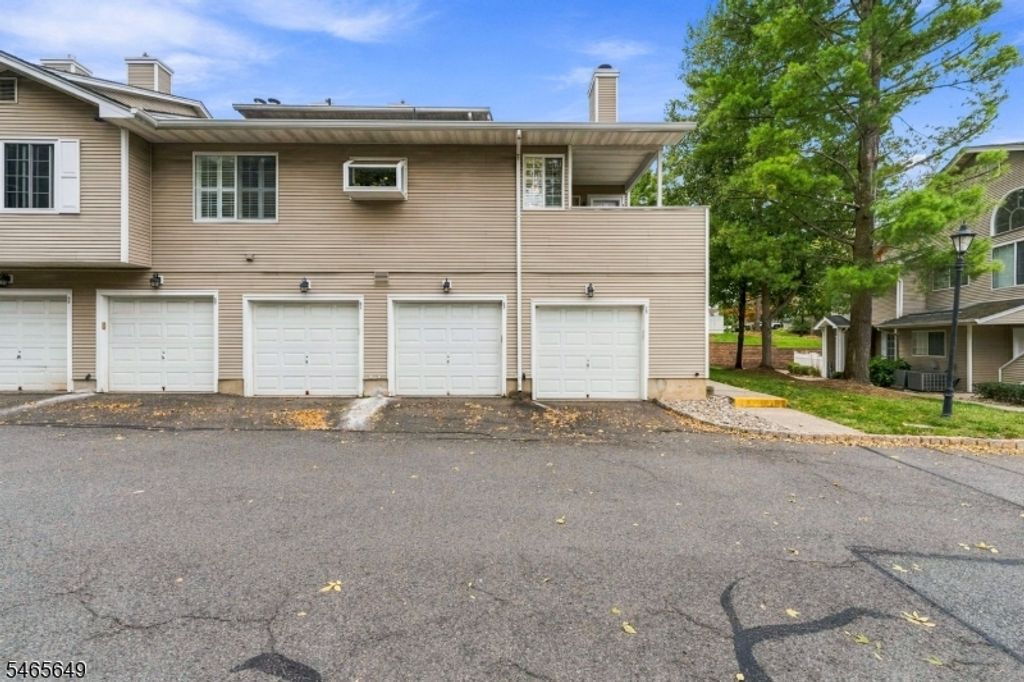 56 Bentley Ct, Bedminster Twp., NJ 07921 — photo 2