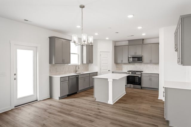 7086 Sutton Drive, White House, TN 37188