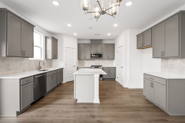 7086 Sutton Drive, White House, TN 37188