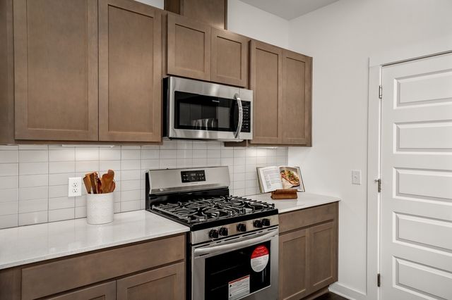 7086 Sutton Drive, White House, TN 37188