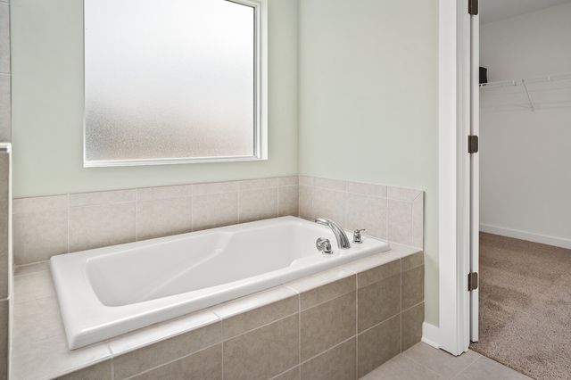 7086 Sutton Drive, White House, TN 37188