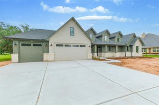 250 Pony Trail, Angleton, TX 77515