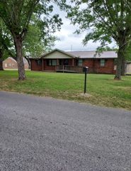 412 Juniper Ln, Smithville, TN 37166