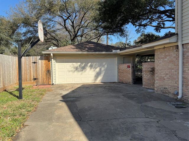 15802 Seattle Street, Houston, TX 77040