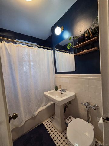 192 E 8th Street 1B, Brooklyn, NY 11218