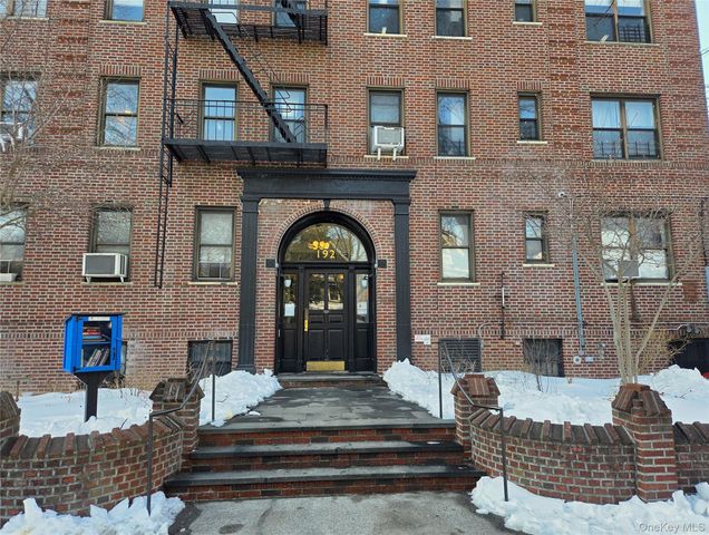 192 E 8th Street 1B, Brooklyn, NY 11218