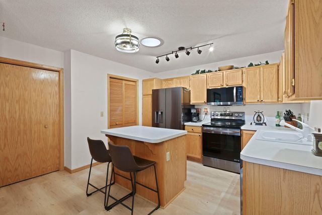 9949 Tamarack Cove, Woodbury, MN 55125