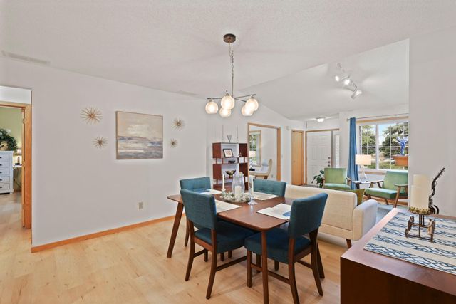 9949 Tamarack Cove, Woodbury, MN 55125