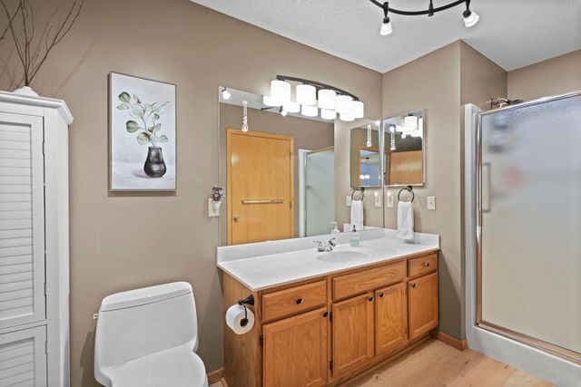 9949 Tamarack Cove, Woodbury, MN 55125