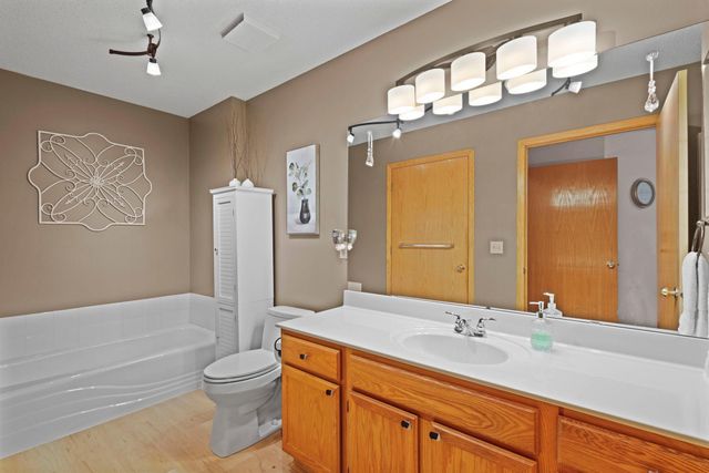 9949 Tamarack Cove, Woodbury, MN 55125