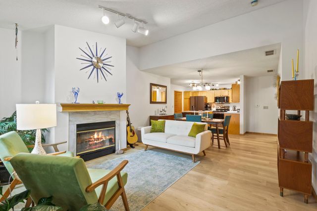 9949 Tamarack Cove, Woodbury, MN 55125