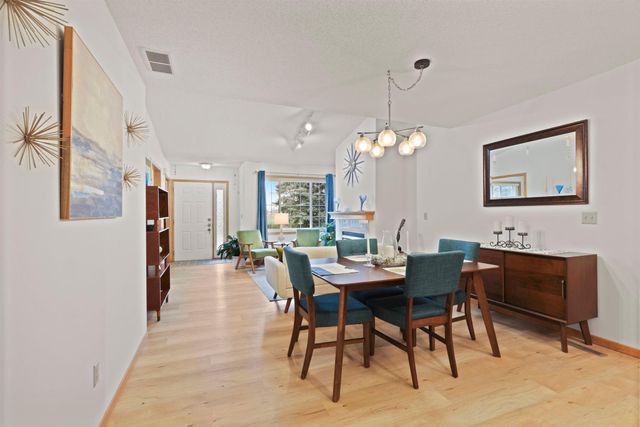 9949 Tamarack Cove, Woodbury, MN 55125