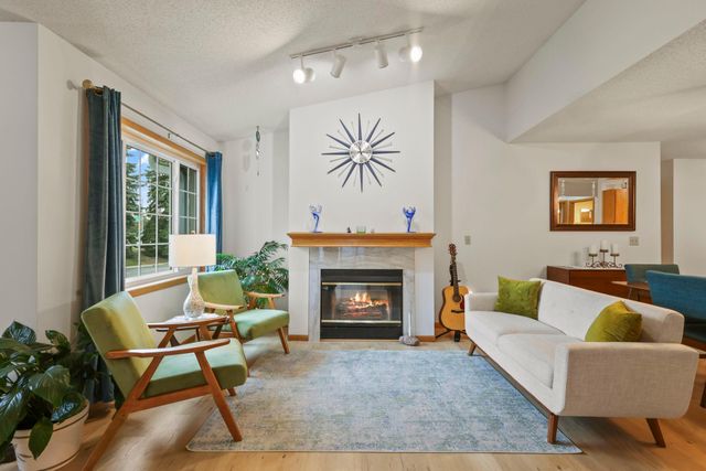 9949 Tamarack Cove, Woodbury, MN 55125