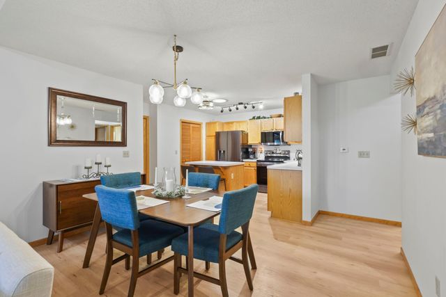 9949 Tamarack Cove, Woodbury, MN 55125