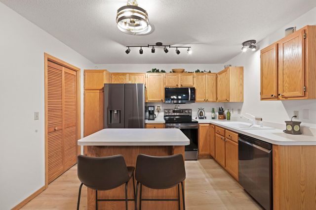 9949 Tamarack Cove, Woodbury, MN 55125