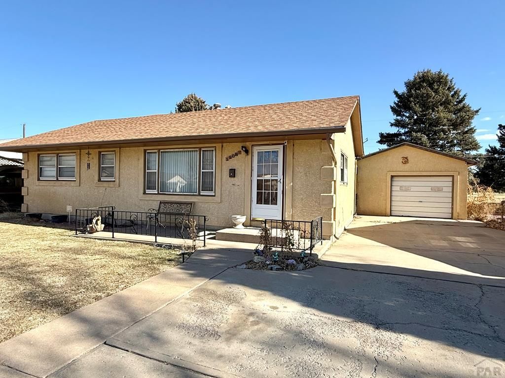 1908 Lynwood Lane, Pueblo, CO 81005