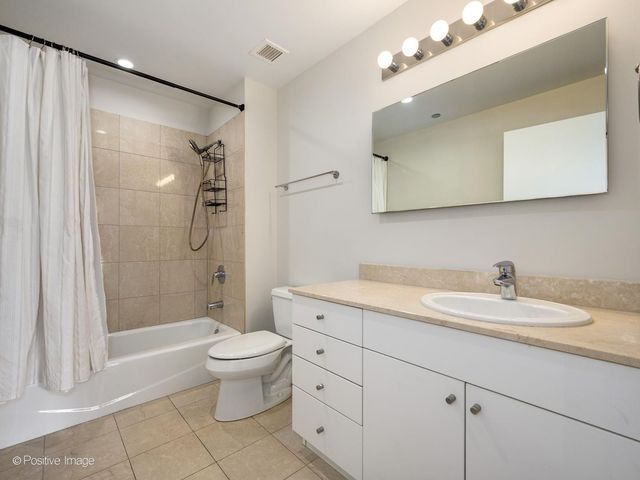 8 E RANDOLPH Street 2105, Chicago, IL 60601