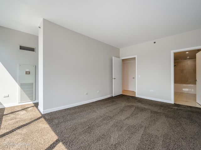 8 E RANDOLPH Street 2105, Chicago, IL 60601