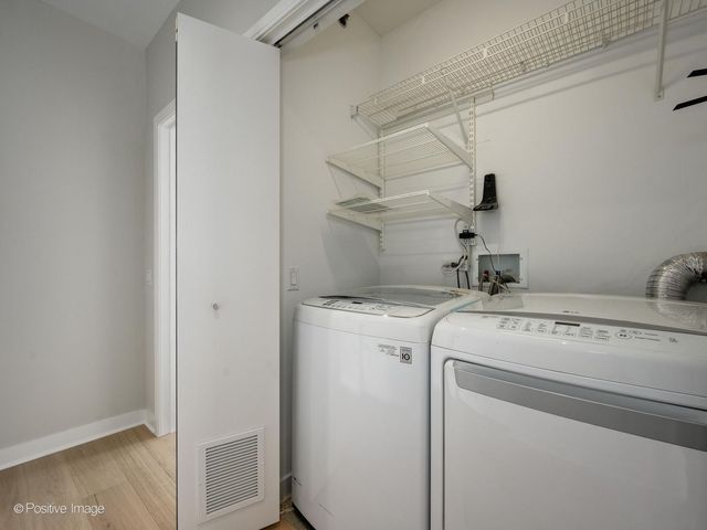 8 E RANDOLPH Street 2105, Chicago, IL 60601