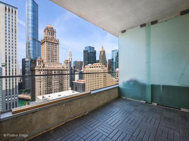 8 E RANDOLPH Street 2105, Chicago, IL 60601