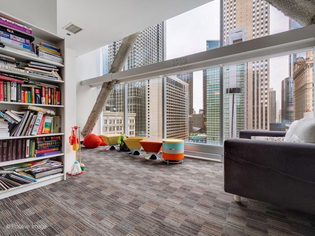 8 E RANDOLPH Street 2105, Chicago, IL 60601