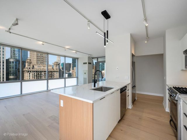 8 E RANDOLPH Street 2105, Chicago, IL 60601