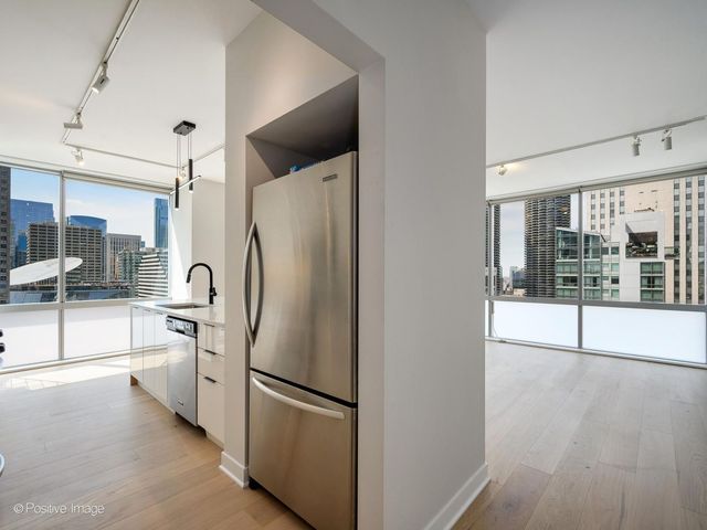 8 E RANDOLPH Street 2105, Chicago, IL 60601