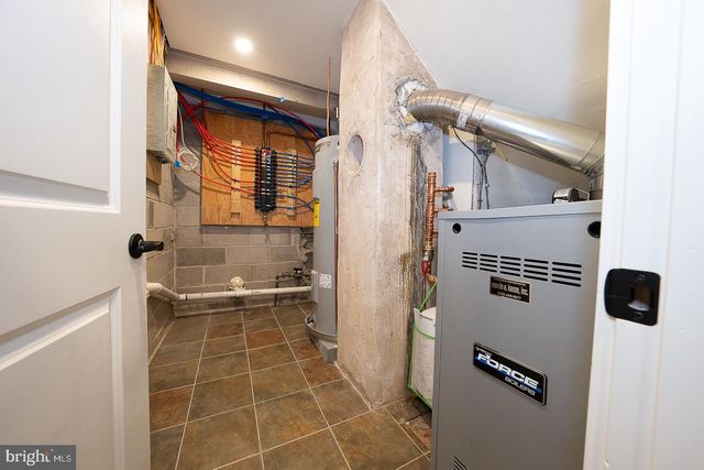 14 CASTLE ROCK DR, Havertown, PA 19083