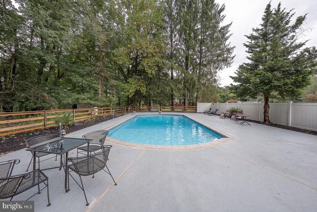 14 CASTLE ROCK DR, Havertown, PA 19083