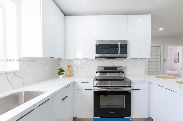 17231 NW 24th Pl, Miami Gardens, FL 33056