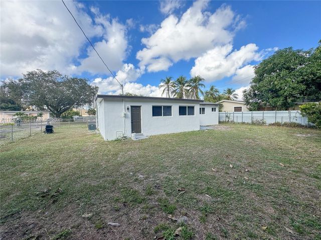17231 NW 24th Pl, Miami Gardens, FL 33056