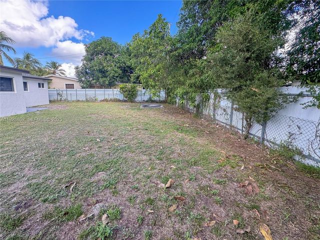 17231 NW 24th Pl, Miami Gardens, FL 33056