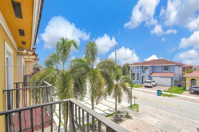 15664 SW 12th Ter, Miami, FL 33194
