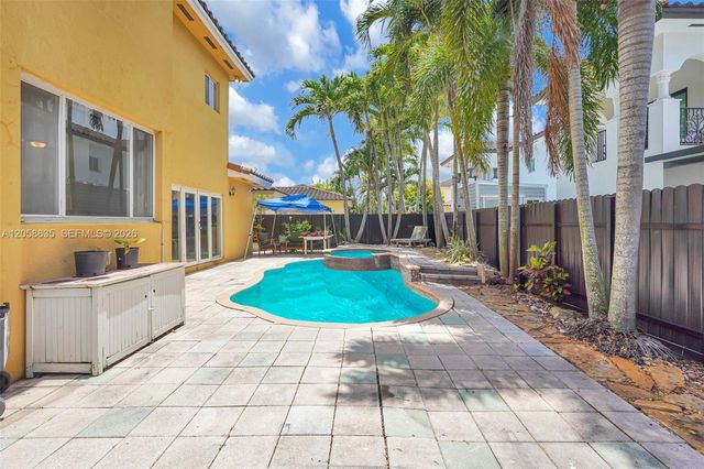 15664 SW 12th Ter, Miami, FL 33194