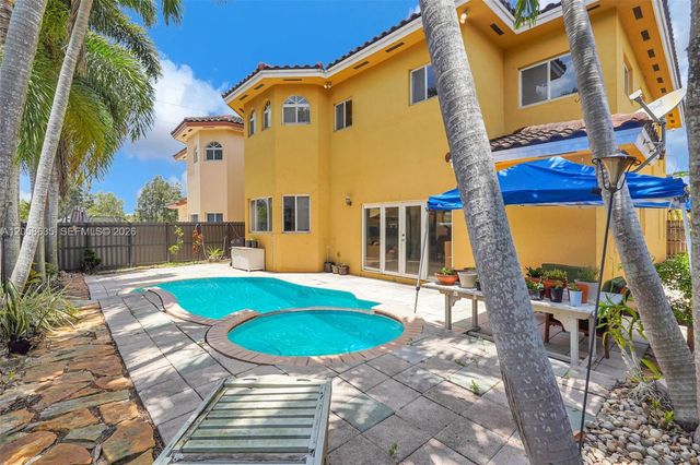 15664 SW 12th Ter, Miami, FL 33194