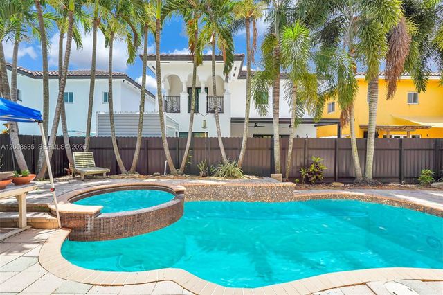 15664 SW 12th Ter, Miami, FL 33194