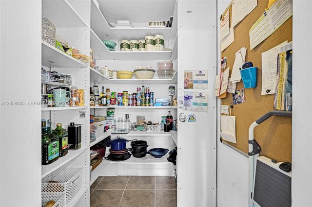 15664 SW 12th Ter, Miami, FL 33194
