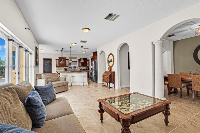 15664 SW 12th Ter, Miami, FL 33194