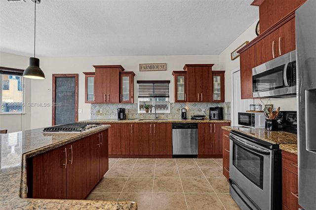 15664 SW 12th Ter, Miami, FL 33194