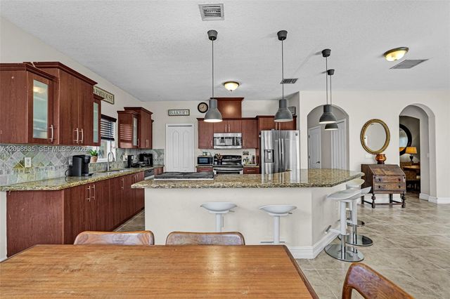 15664 SW 12th Ter, Miami, FL 33194