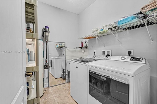 15664 SW 12th Ter, Miami, FL 33194